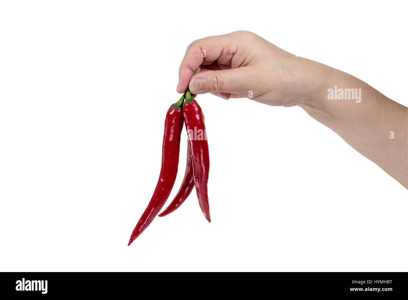 Senior donna tiene a mano il taglio pepe rosso isolato su sfondo bianco Foto Stock