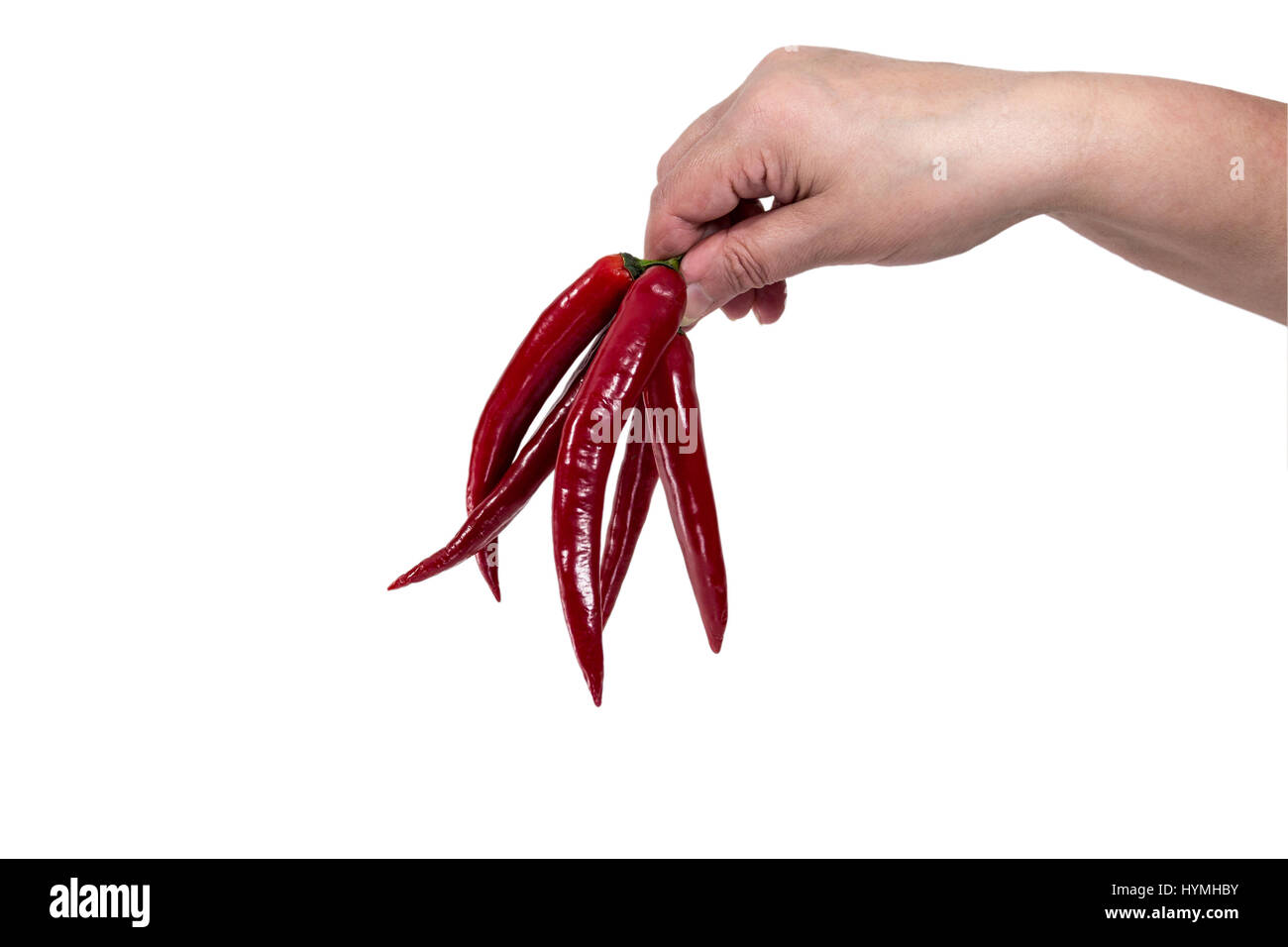 Senior donna tiene a mano il taglio pepe rosso isolato su sfondo bianco Foto Stock