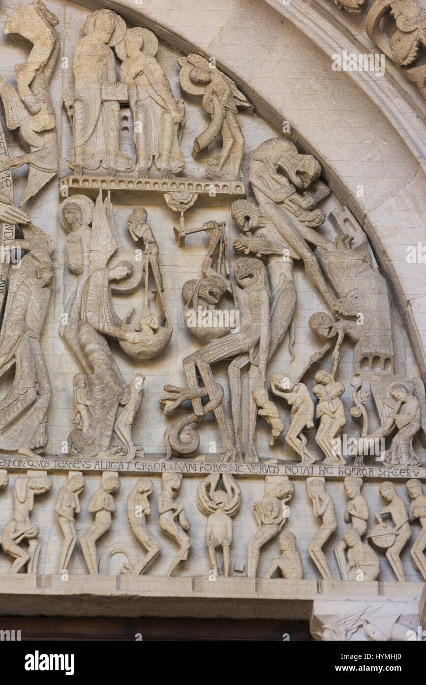 Francia, Borgogna, Autun, Cattedrale di Saint-Lazare, portale centrale sulla facciata ovest, ultima sentenza del timpano, dettaglio, 1130-46 Foto Stock