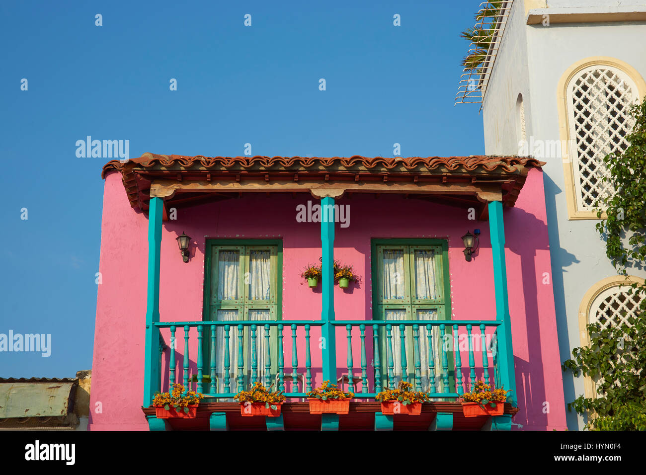 Stile Spagnolo tradizionale edificio coloniale in Getsemini area del centro storico della città di Cartagena in Colombia Foto Stock