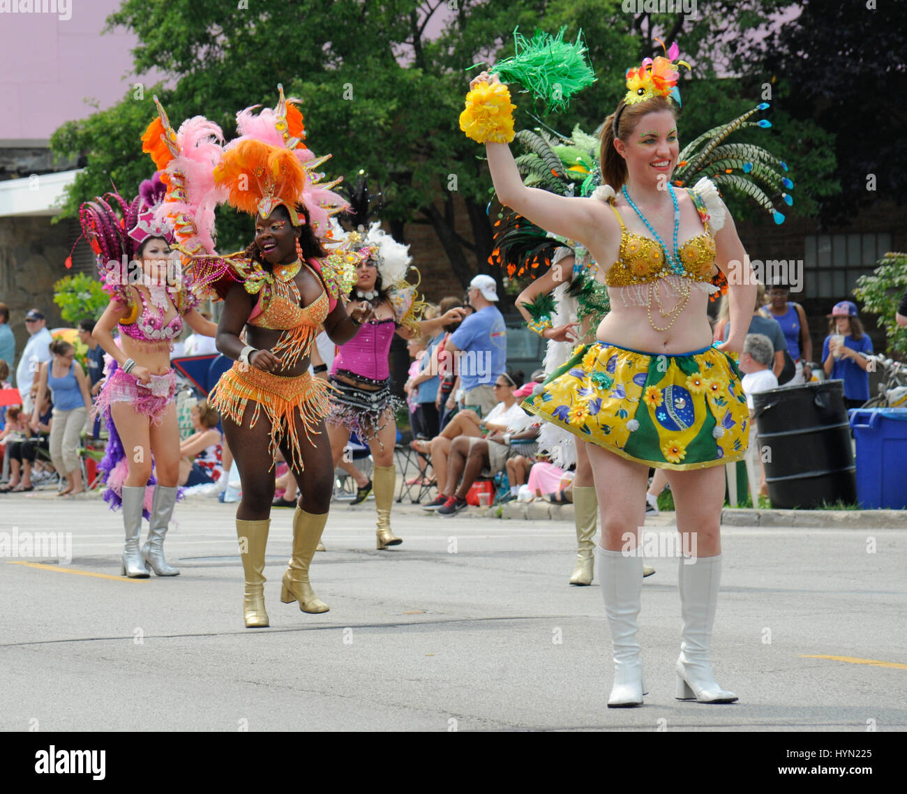 Evanston Escola de Samba in un quarto di luglio sfilata in Evanston, Illinois Foto Stock