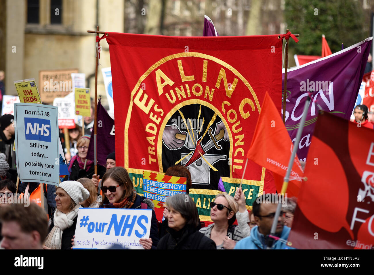 Ealing Sindacali banner del Consiglio durante il 'nostro' NHS supporto per il Servizio Sanitario Nazionale dimostrazione sul Parlamento europeo Foto Stock