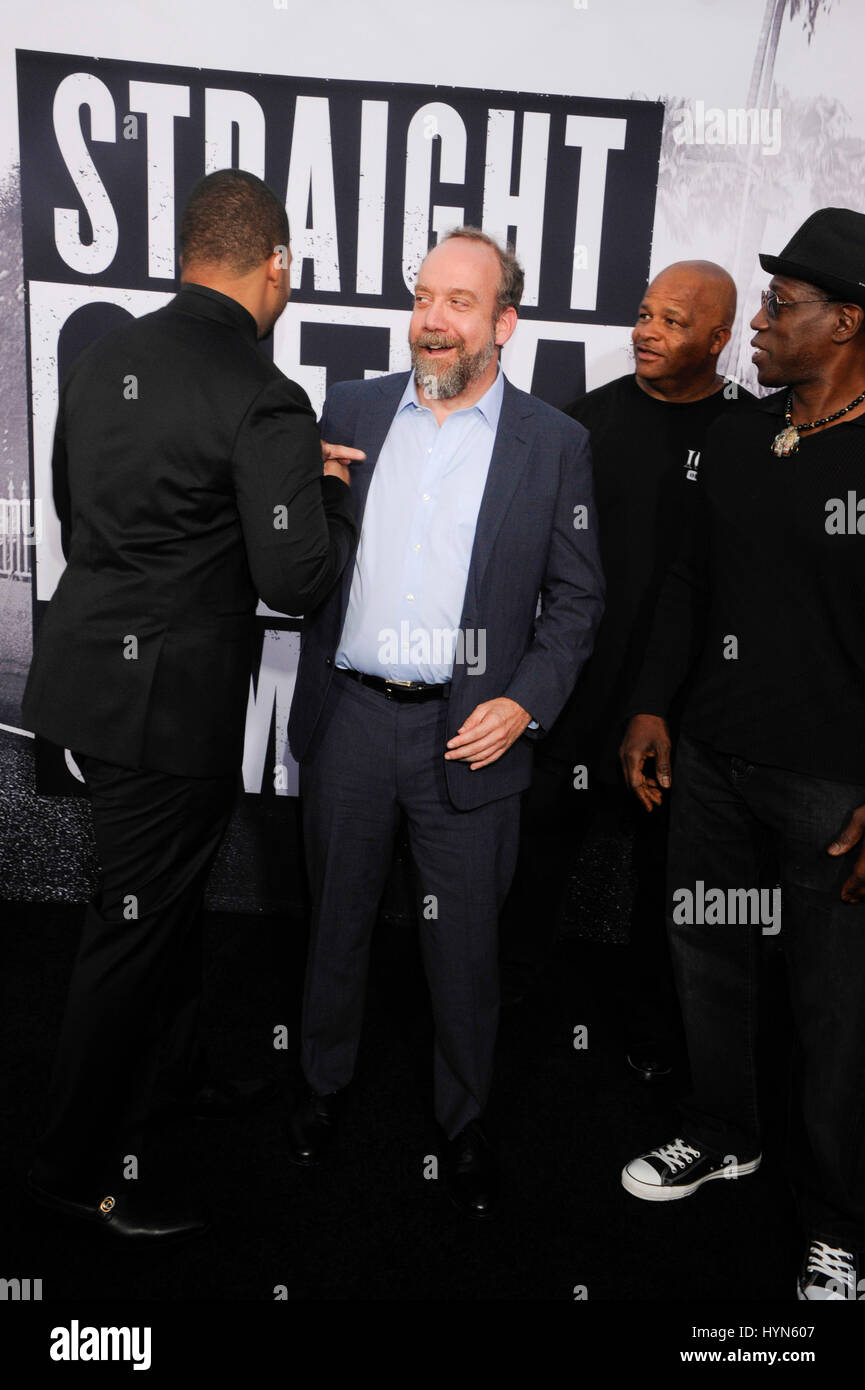 (L-R) attori O'Shea Jackson Jr., Paul Giamatti e Wesley Snipes assiste il rettilineo Outta Compton premiere mondiale a L.A. In diretta su agosto 10th, 2015 a Los Angeles, California Foto Stock