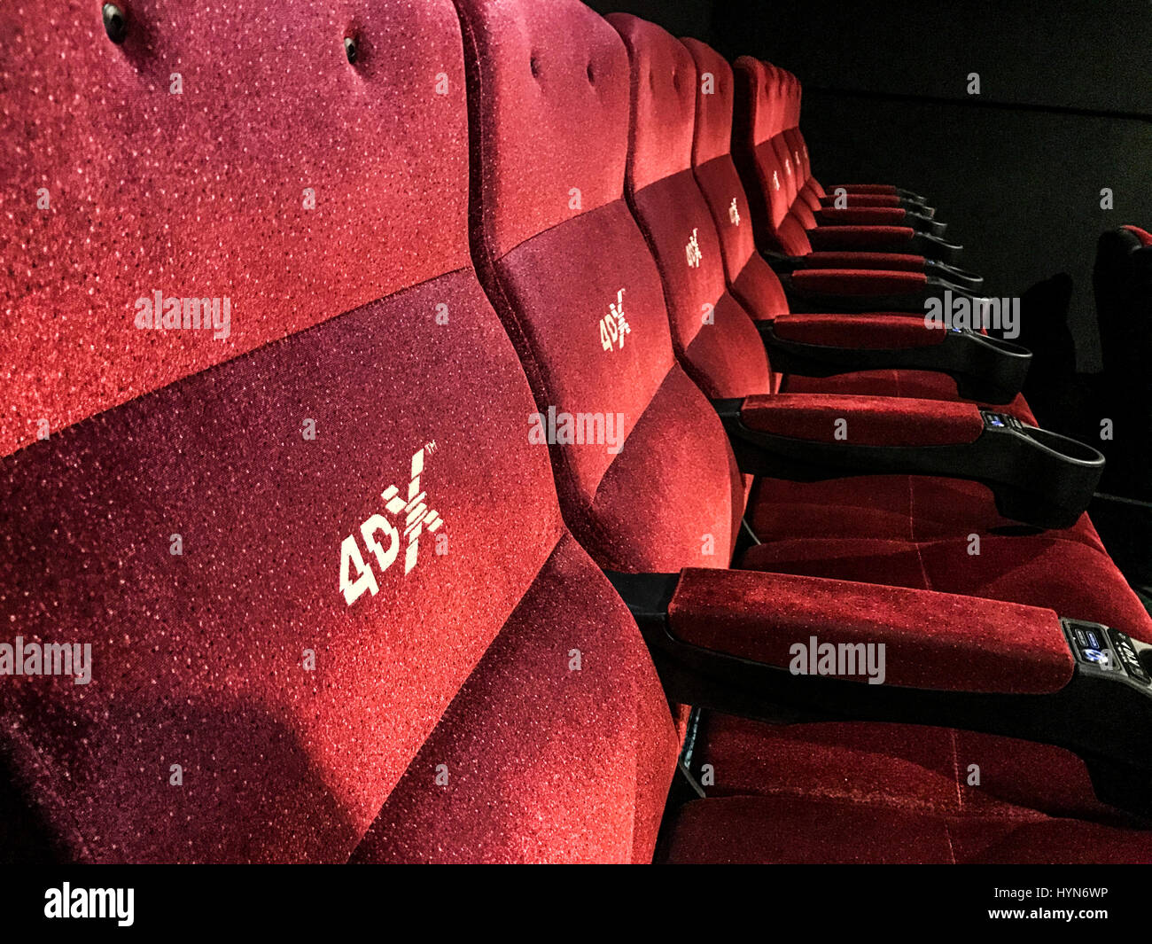 Regno Unito, Cardiff, 3 aprile 2017. Cineworld Cardiff sono il primo cinema in Galles per aprire un 4DX SCHERMO. Foto Stock