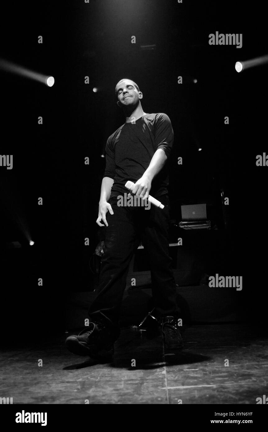 Aubrey Drake Graham aka Drake esegue a sostegno del suo grazie a me il successivo rilascio presso il Club Nokia su 12 Maggio 2010 a Los Angeles, California. (Altered digitalmente in bianco e nero) Foto Stock