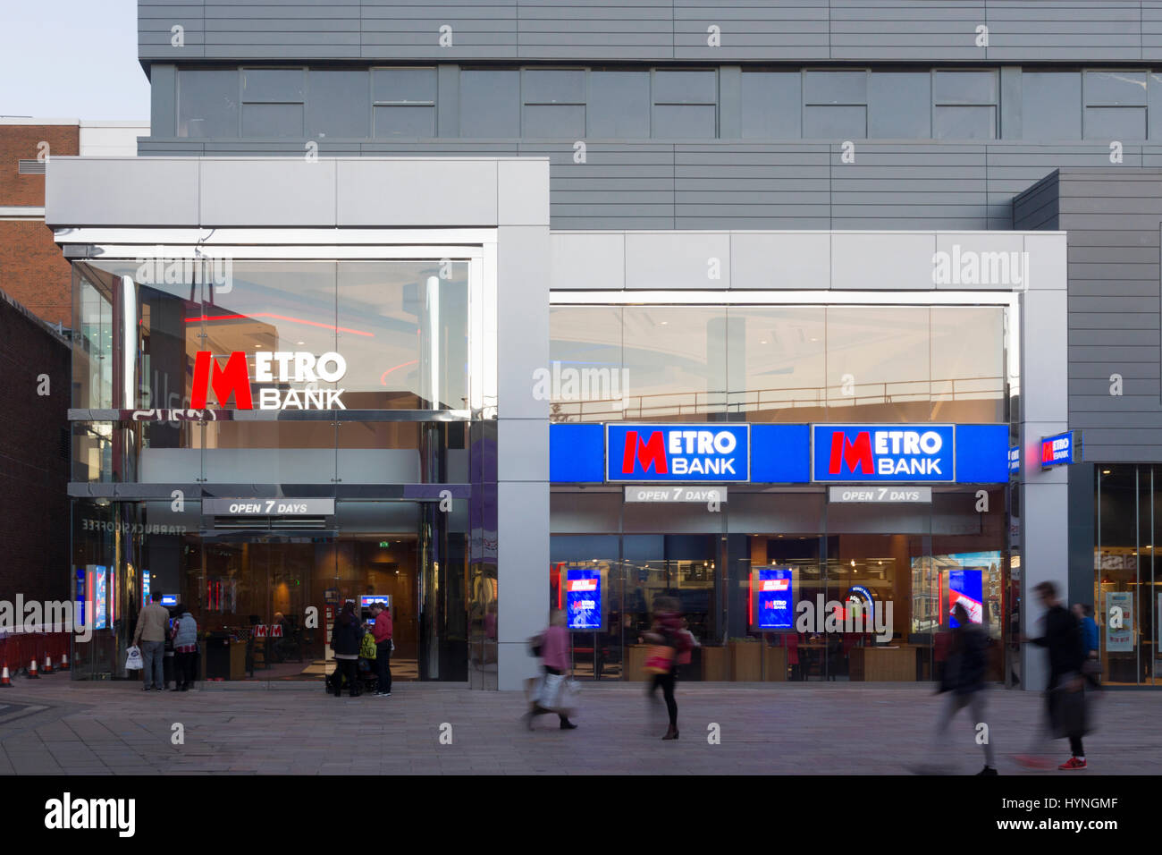 Metro Bank, la prima nuova banca di alta strada in 150 anni sulla strada principale del Regno Unito e una di una nuova generazione di banche sfidanti, Basingstoke, Regno Unito Foto Stock