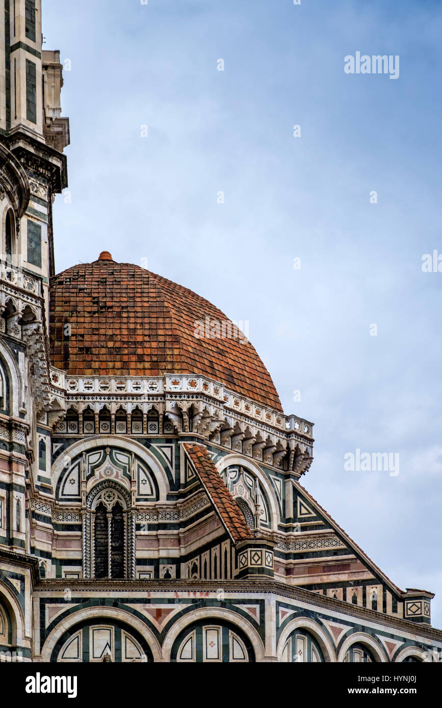 Firenze, Italia - CIRCA NEL MAGGIO 2015: dettagli architettonici del Duomo di Firenze di Santa Maria del Fiore, conosciuta come il Duomo Foto Stock