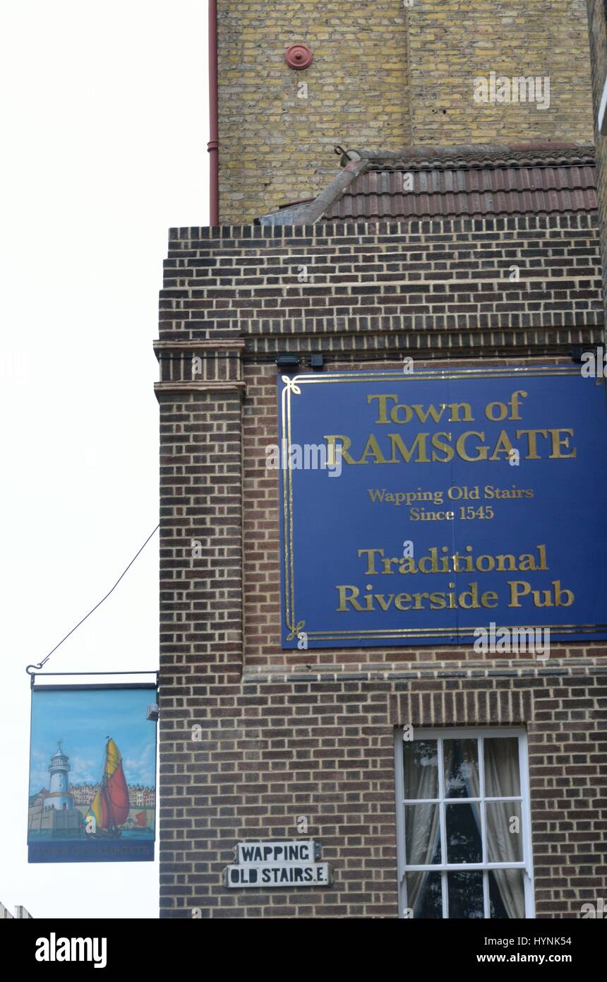 WAPPING LONDON REGNO UNITO 16 Settembre 2014: Città di Ramsgate pub segno Foto Stock