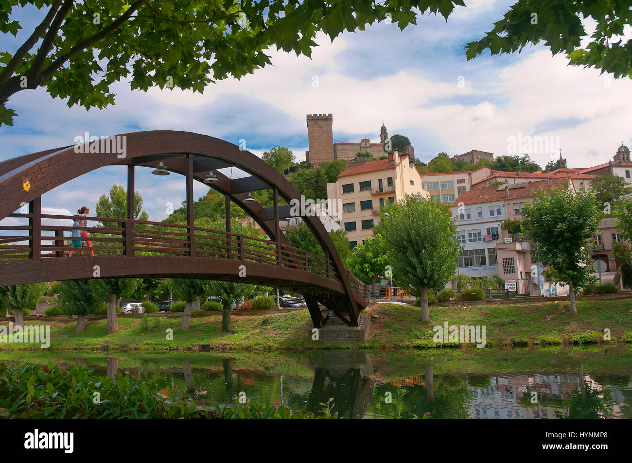 Cabeço fiume e Monastero di San Vicente del Pino, Monforte de Lemos, provincia di Lugo, regione della Galizia, Spagna, Europa Foto Stock