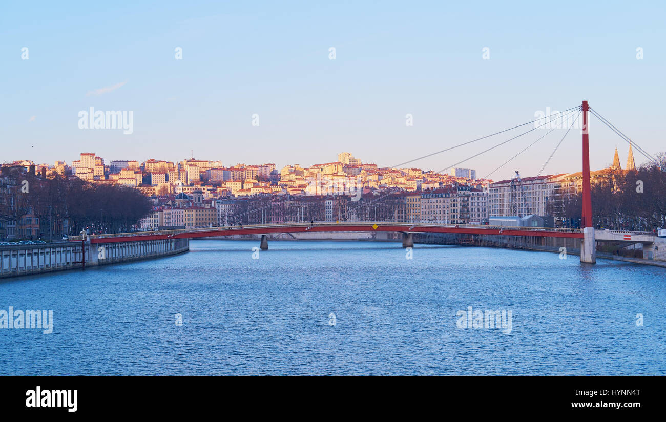 Fiume Saone e passerelle du Palais de Justice bridge, Lione, Auvergne-Rhone-Alpes, in Francia, in Europa Foto Stock