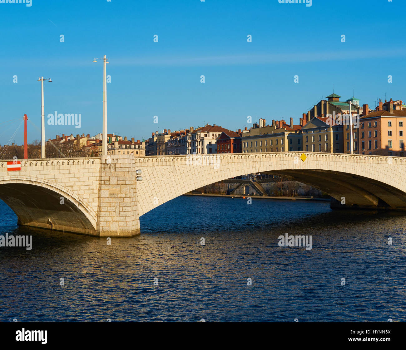 Fiume Saone con ponte Bonaparte, Lione, Auvergne-Rhone-Alpes, in Francia, in Europa Foto Stock