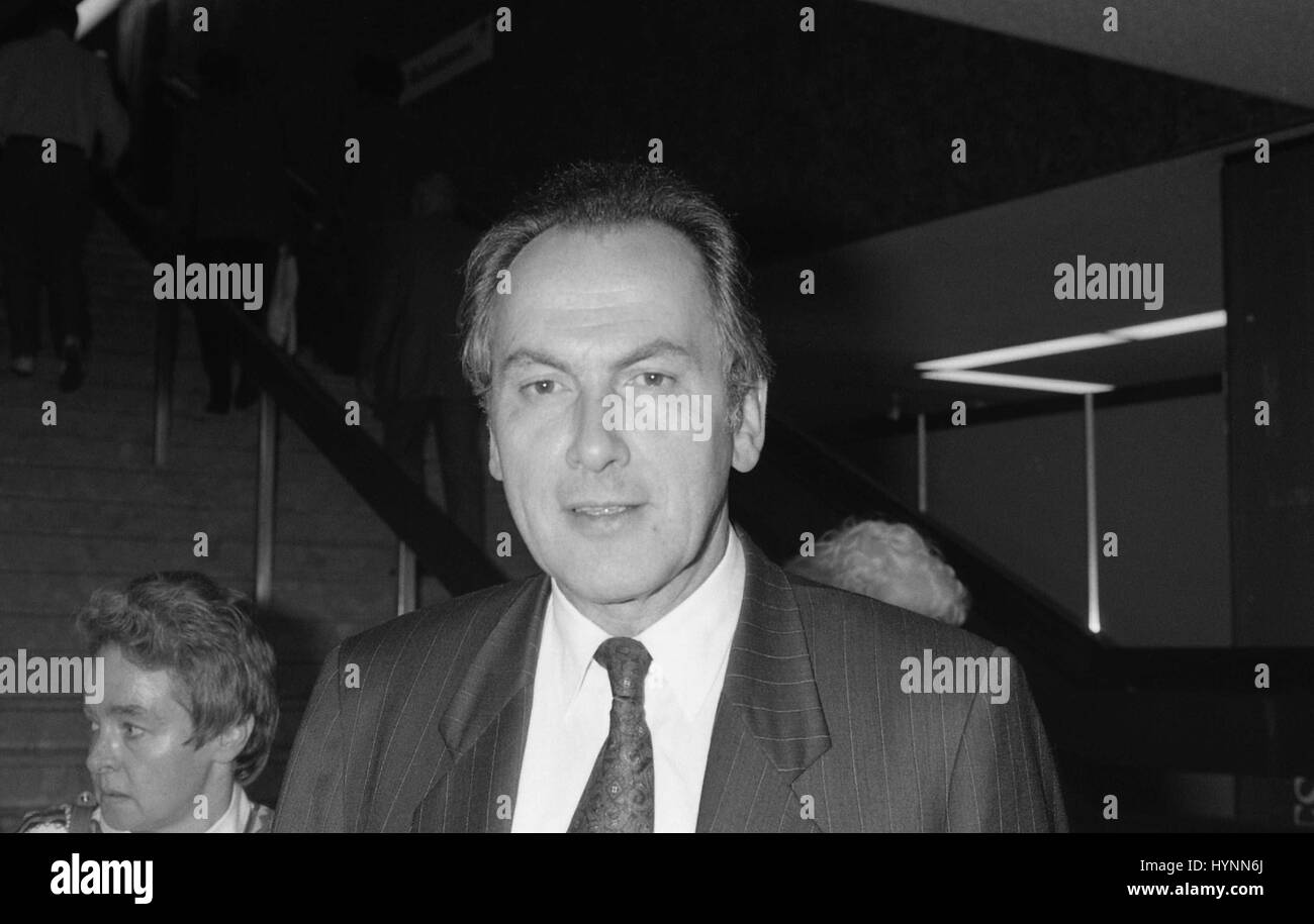 Il Dott. Jack Cunningham, Shadow Leader della House of Commons e il partito laburista membro del Parlamento per Copeland, assiste la conferenza delle parti a Brighton, Inghilterra il 1 ottobre 1991. Foto Stock