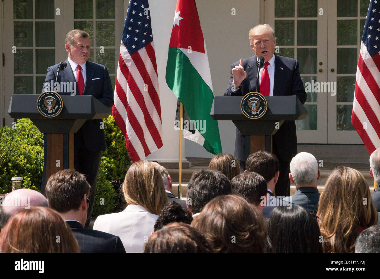 Washington, Distretto di Columbia, il Distretto di Columbia, Stati Uniti d'America. 5 apr, 2017. Stati Uniti Presidente Donald Trump e Jordan King Abdullah II tenere una conferenza stampa congiunta nel Giardino delle Rose della Casa bianca Casa Bianca di Washington, DC Credito: Ken Cedeño/ZUMA filo/Alamy Live News Foto Stock