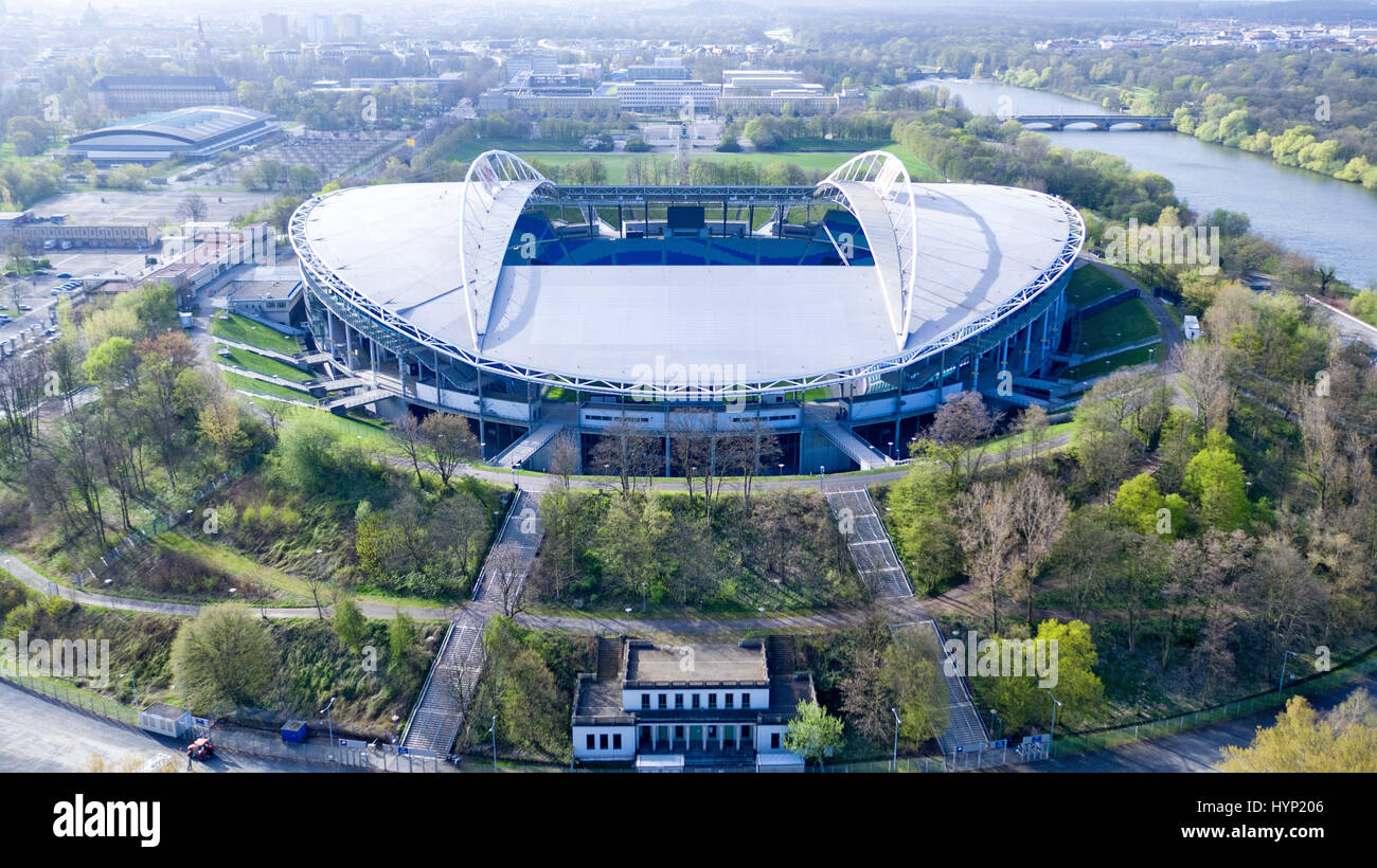 Vista della Red Bull Arena, lo stadio di RB Leipzig in Lipsia, Germania, 6 aprile 2017. Fotografato con un drone. Bundesliga tedesca club di calcio RB Leipzig facce Bayer Leverkusen allo stadio sabato 8 aprile. Foto: Jan Woitas/dpa-Zentralbild/dpa Foto Stock