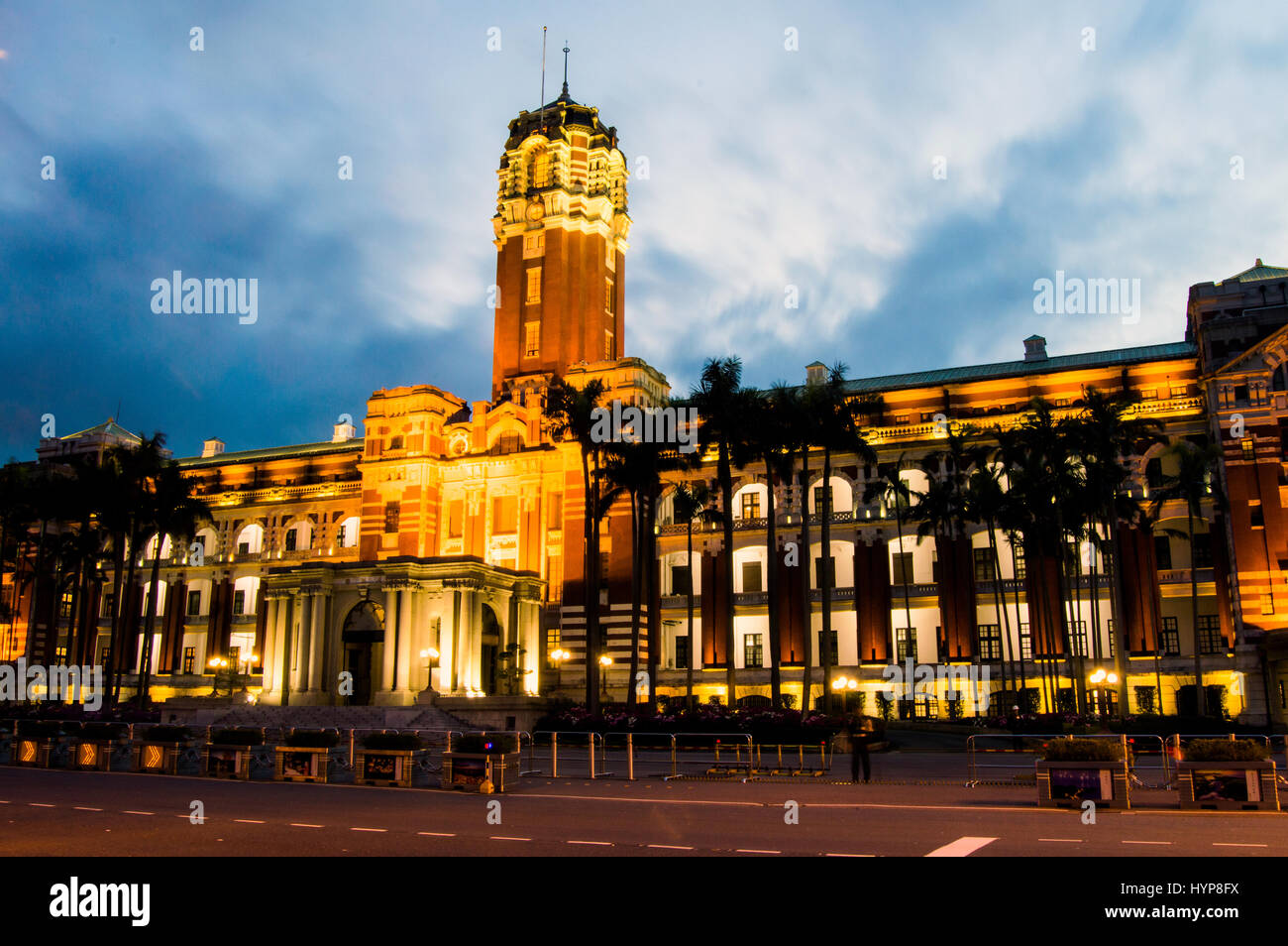 Presidenziali ufficio edificio di notte, Zhongzheng, Taipei, Taiwan Foto Stock