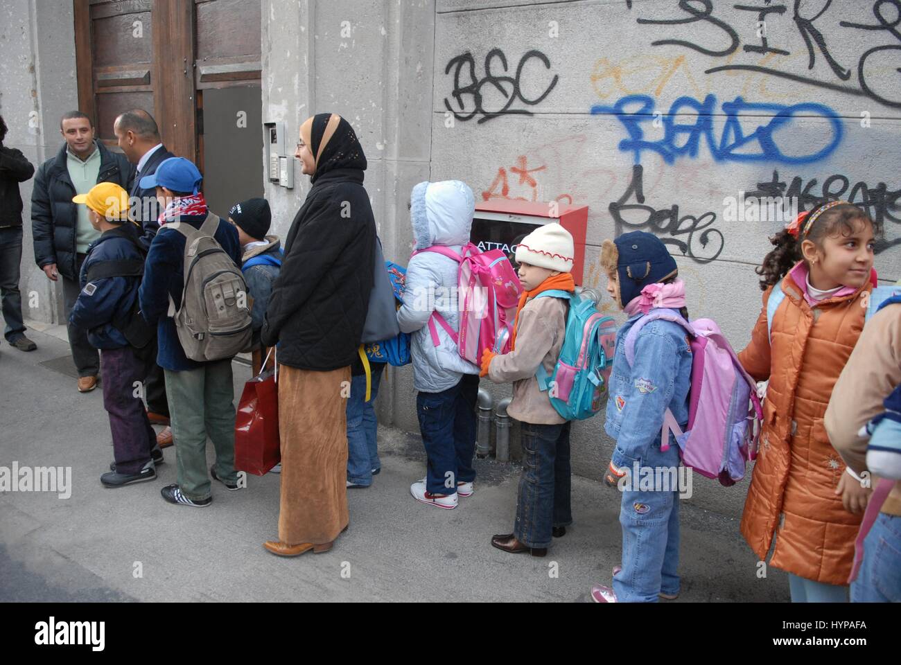 Milano (Italia), la scuola araba Naghib Mahfuz,figli d'ingresso Foto Stock
