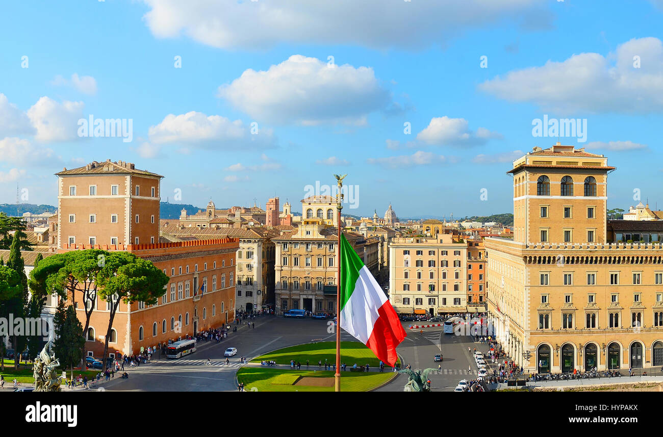Vista della piazza Venezia - è il mozzo centrale di Roma, Italia Foto Stock