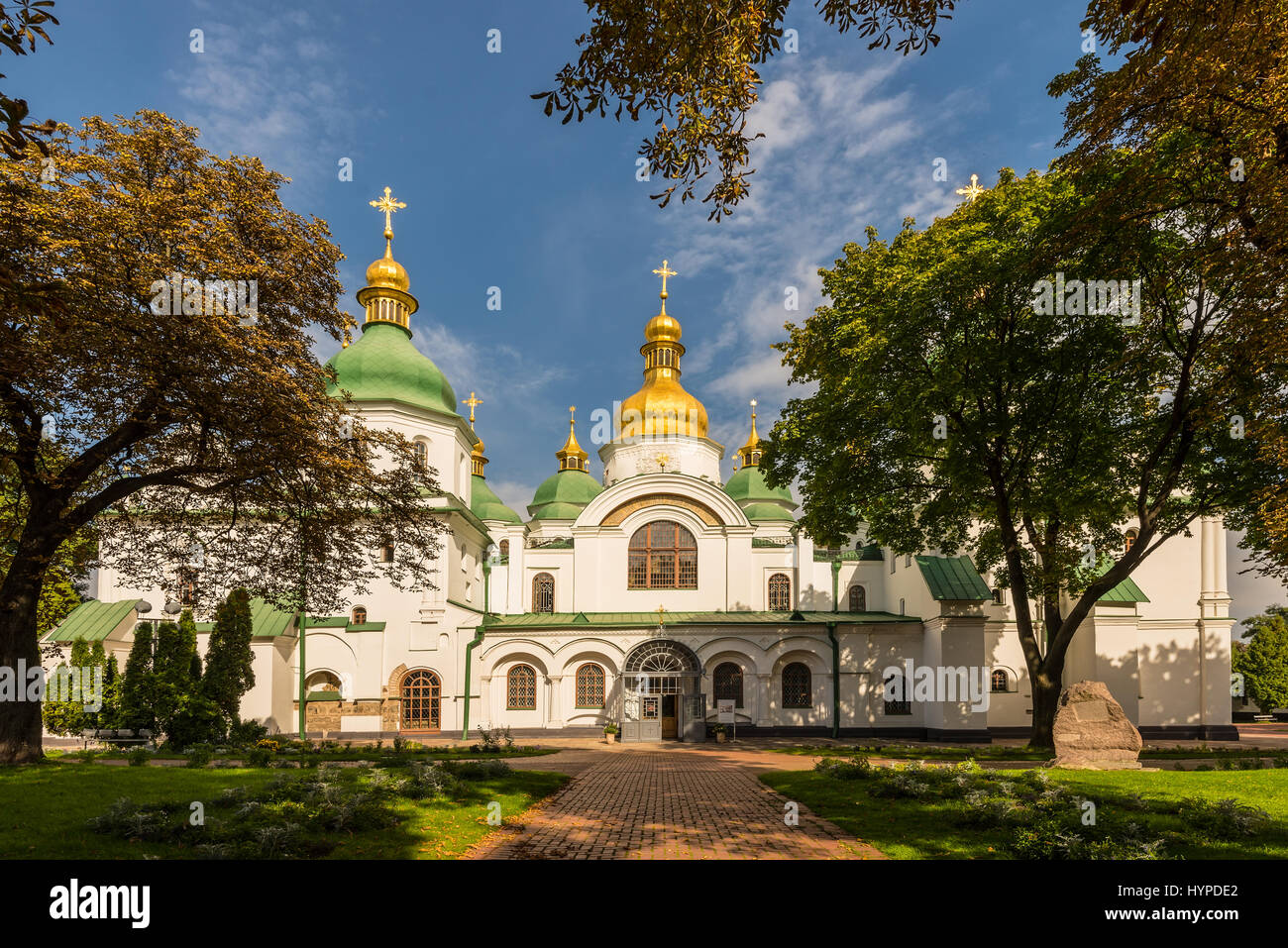 Kiev, Ucraina - 20 Settembre 2014: vista anteriore su Saint Sophia Cattedrale di Kiev, in Ucraina, in autunno il giorno Foto Stock