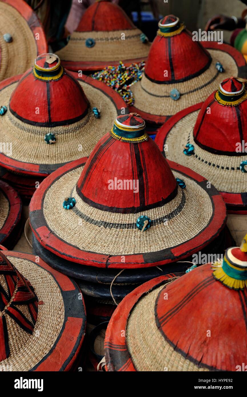 Africa, Mali, Djenne, scena del mercato, molto vivace ogni lunedì, Peuhl cappelli indossati dai pastori e gli altri pastori Foto Stock