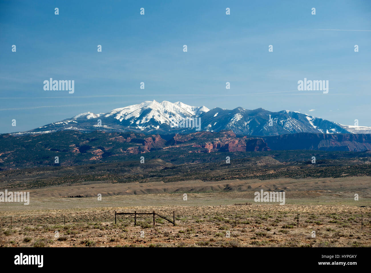La Sal Mountains, uno del sudest dell'Utah's tre set di laccoliths, come si vede dalla Interstate 70 vicino alla Colorado State linea. Foto Stock