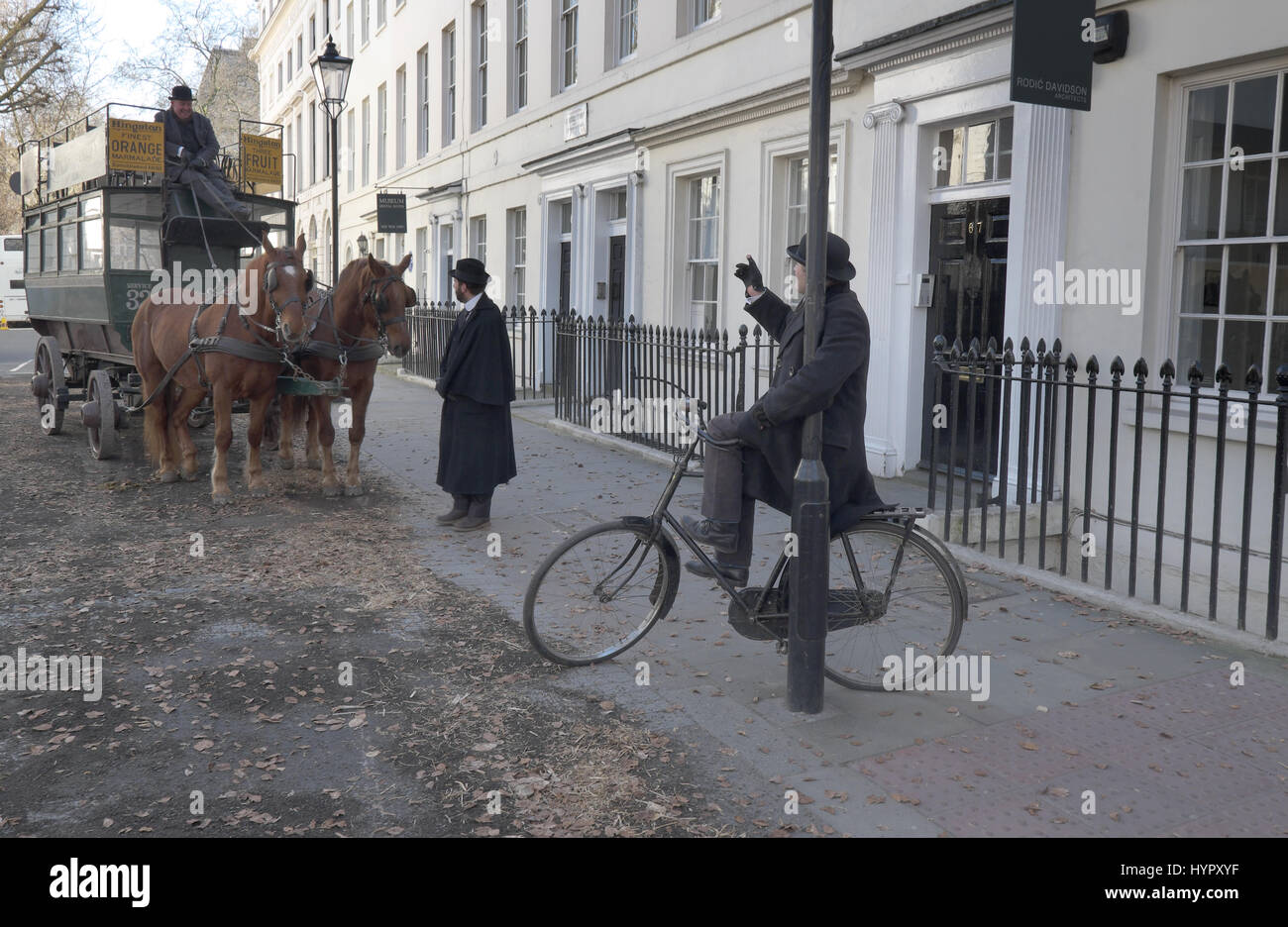 Sul set delle riprese di un episodio della serie TV Howards End di Londra Foto Stock