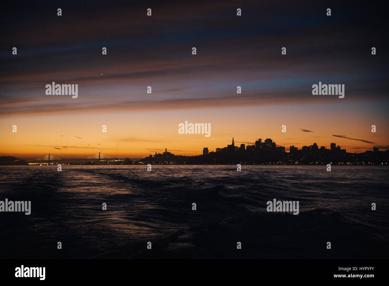 Skyline di San Francisco Sunrise dal - Bay Area, California del Nord, STATI UNITI D'AMERICA Foto Stock