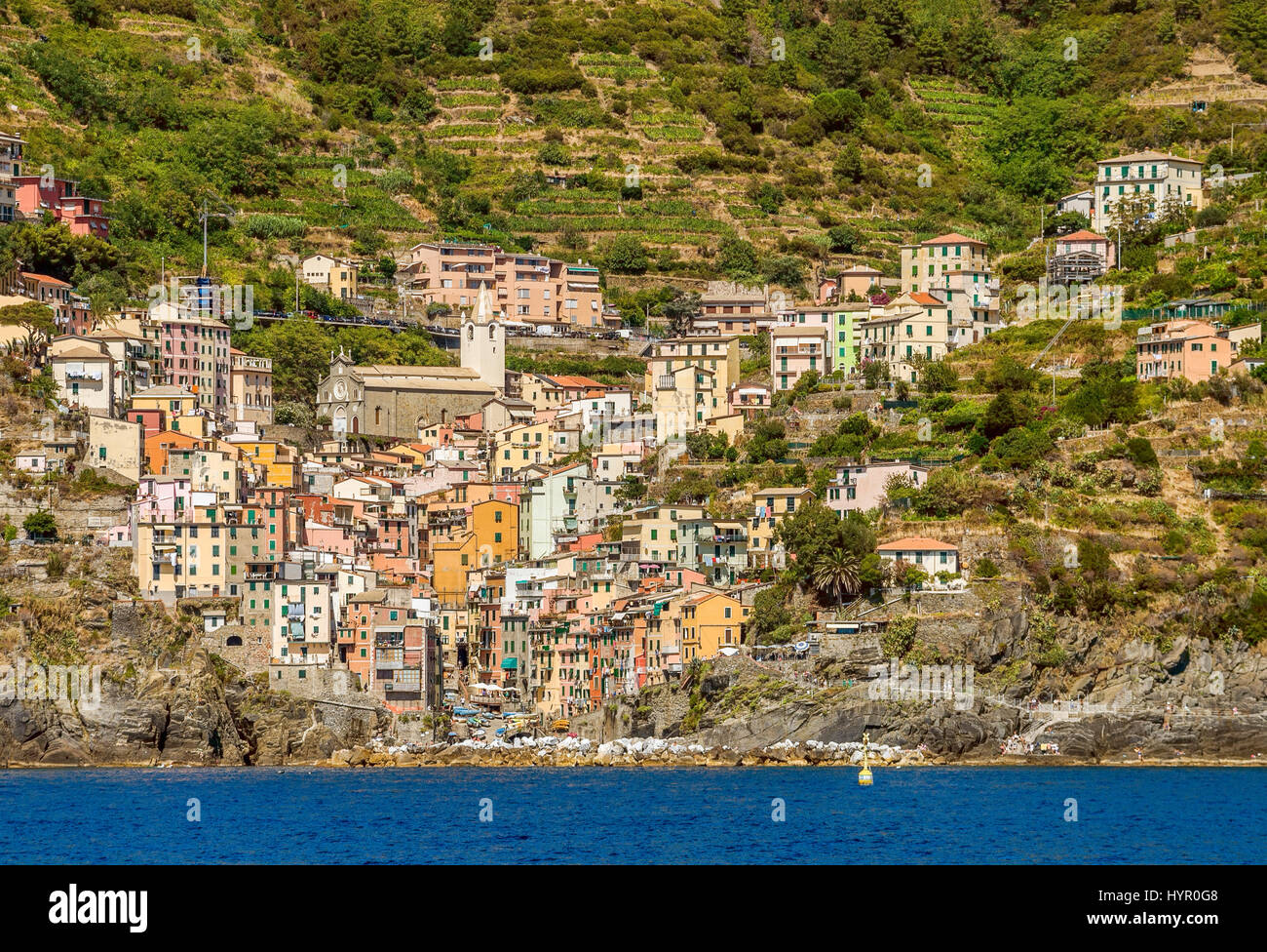 Villaggio Riomaggiore una meta turistica popolare nel Parco Naturale delle cinque Terre, in Costa Ligure Foto Stock