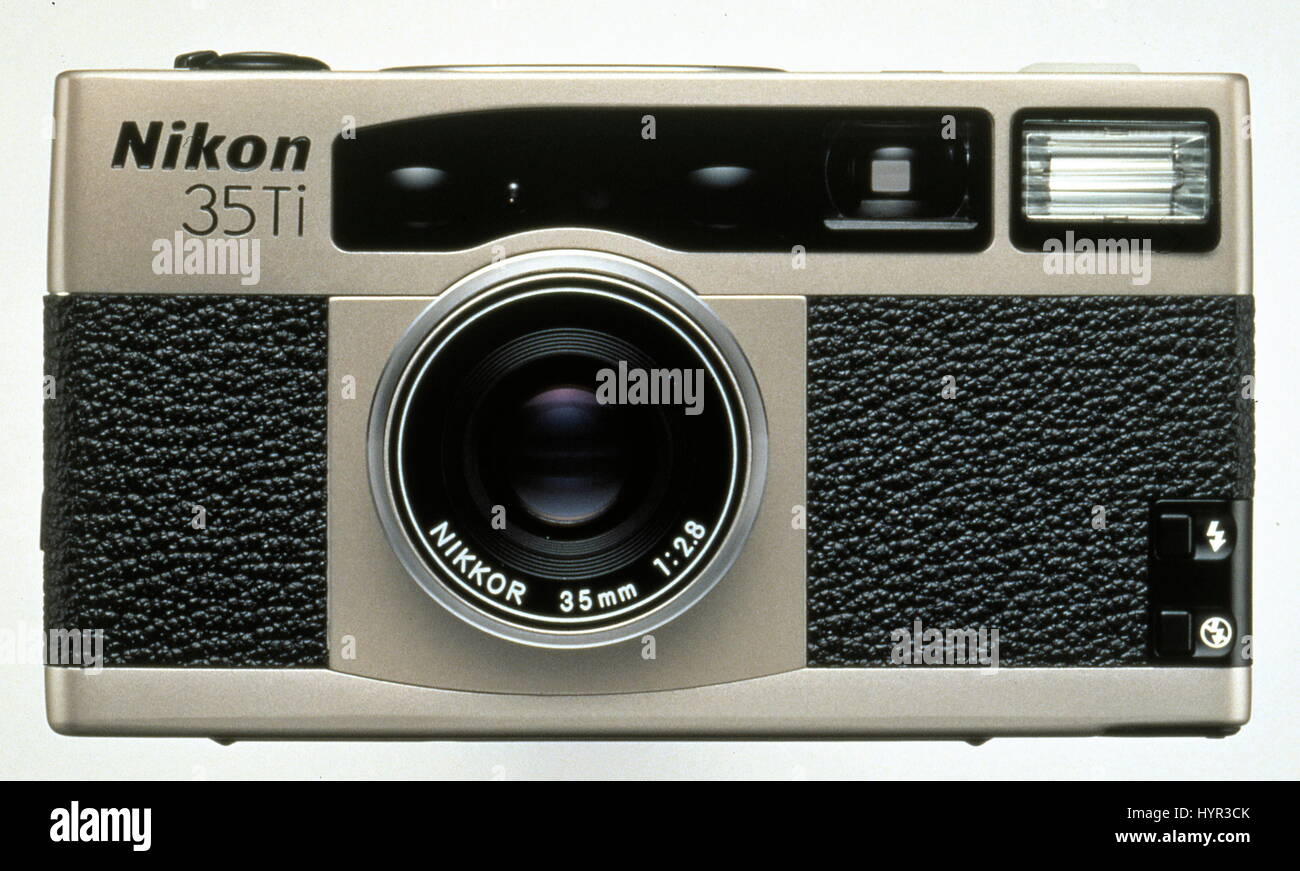 Fotocamera analogica nikon immagini e fotografie stock ad alta risoluzione  - Alamy