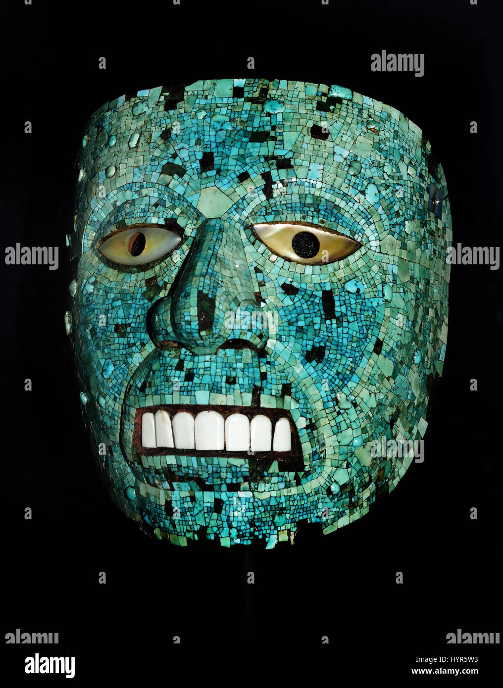 Maschera di Xiuhtecuhtli mosaico turchese con cabochon. Gli occhi della madreperla i denti sono realizzati in conchiglia il Mixtec-Aztec 1400-1521 Messico. ( La Maya - civiltà Maya era una civiltà Mesoamerican in Yucatan Messico e Belize in America centrale ( 2600 BC - 1500 AD ) pre colombiana americano ) Foto Stock