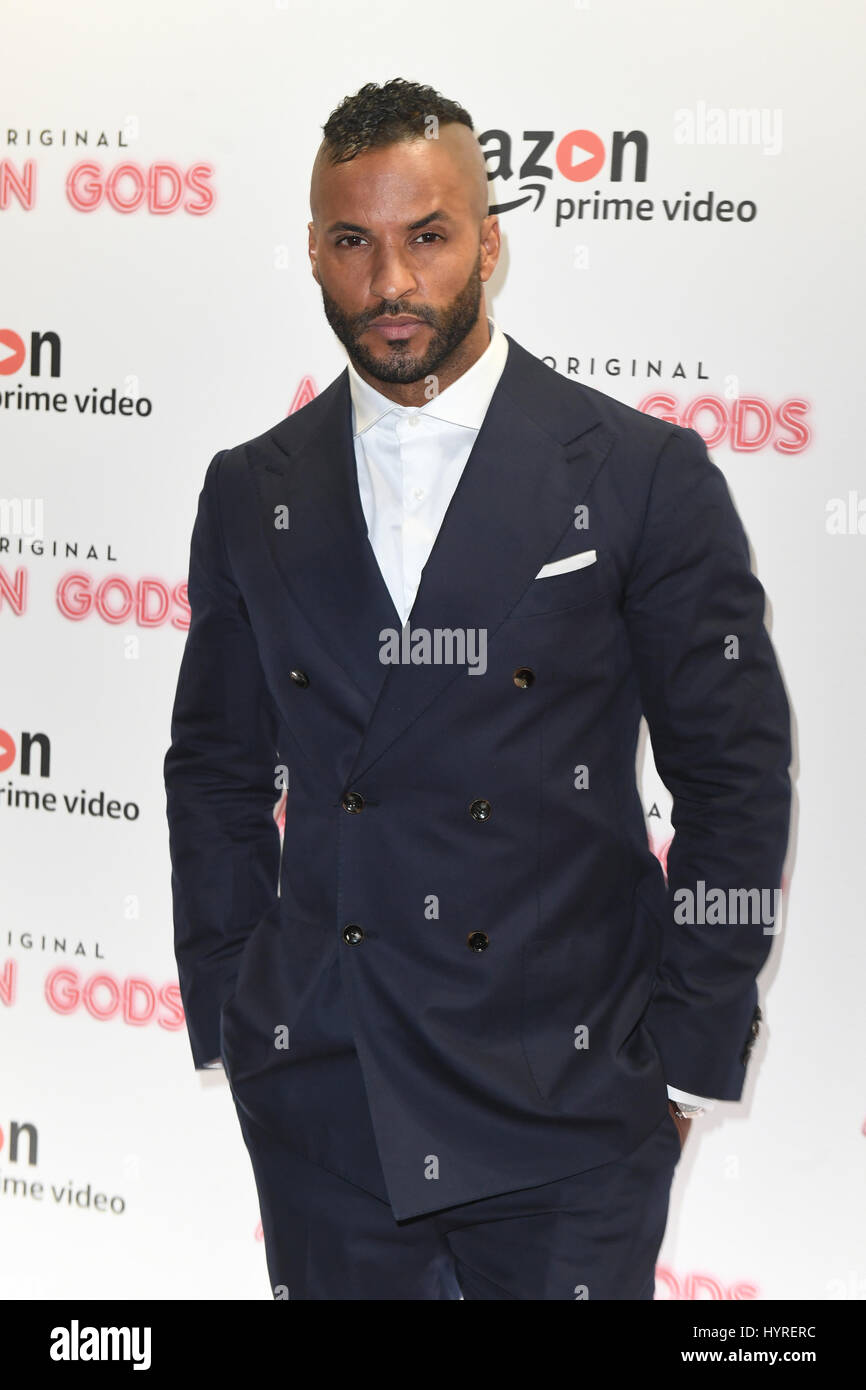 Ricky Whittle arriva per la premiere screening di American dèi su uno Marylebone a Londra prima del suo lancio ufficiale il 1 maggio. Foto Stock