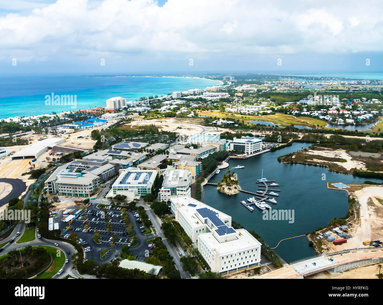 Il quartiere degli affari e Marina, George Town, Grand Cayman, Caraibi, Isole Cayman Foto Stock