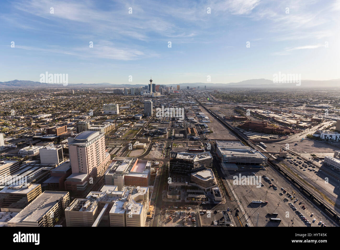 Las Vegas, Nevada, Stati Uniti d'America - 13 Marzo 2017: vista aerea dal centro verso il Las Vegas Strip. Foto Stock