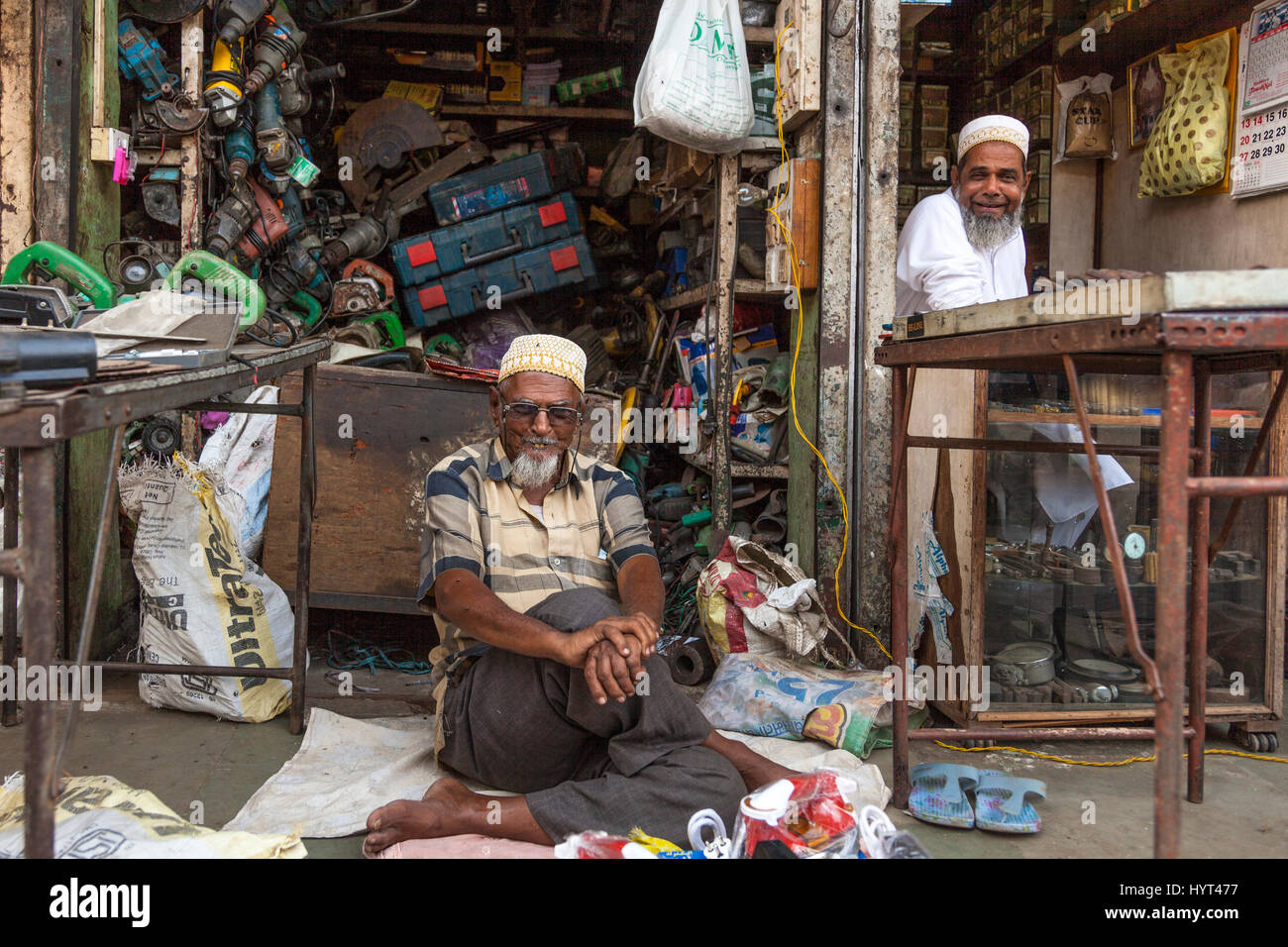 Mercato in stallo Bhendi Bazaar, Mumbai, India Foto Stock