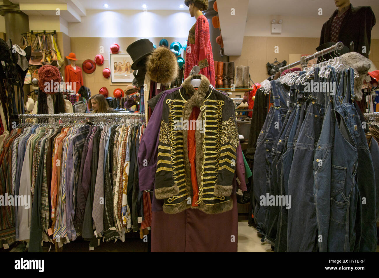 Reminescenza di abbigliamento vintage e knickknack store sulla Fifth Avenue nel Greenwich Village di New York City Foto Stock