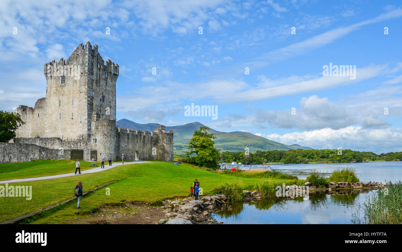 Castello di Ross su una mattina di sole, nella contea di Kerry, Irlanda Foto Stock