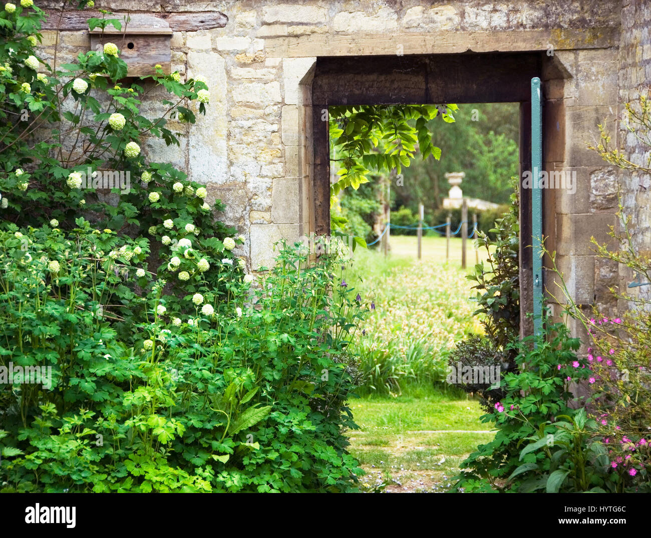 Una romantica vista presso l'Easton walled gardens Foto Stock