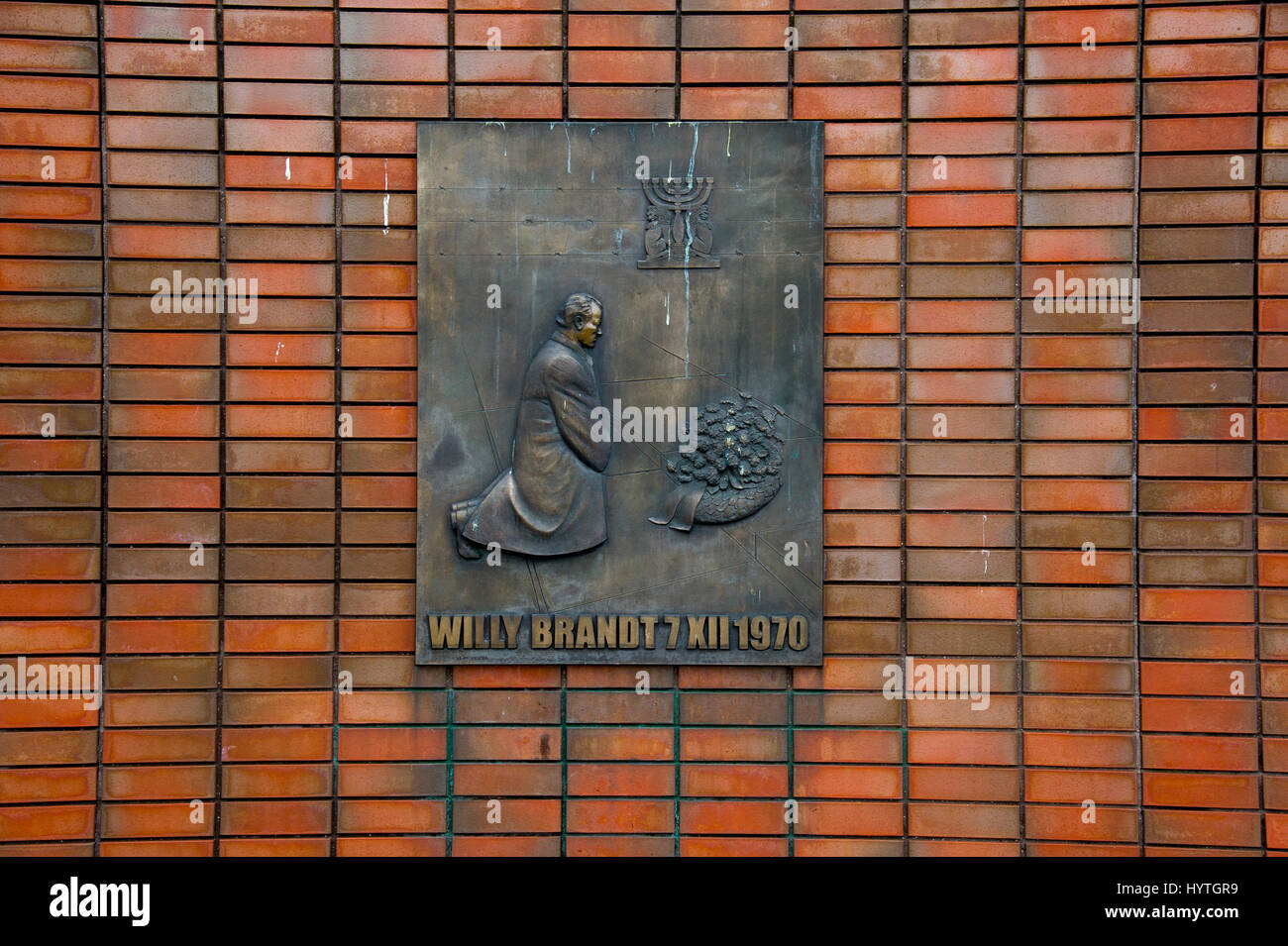 Willy Brandt memorial a Varsavia in Polonia. Il 21 marzo 2017. Il monumento commemora il cancelliere tedesco Willy Brandt e la Warschauer Kniefall (Varsavia G Foto Stock