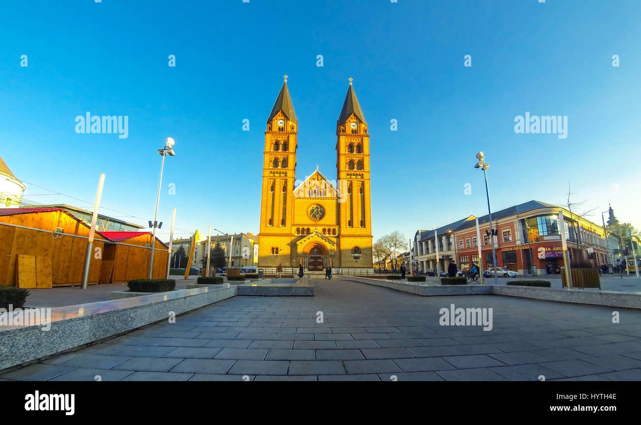 NYIREGYHAZA, Ungheria - 13 dicembre 2016: facciata della Concattedrale di Nostra Signora degli Ungheresi in Nyiregyhaza città, Debrecen Foto Stock