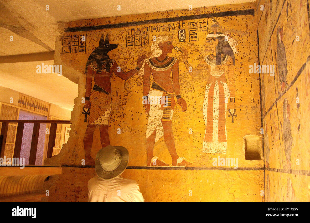 All'interno della replica tomba di Tutankhamon che è stata costruita sulla sponda ovest del Nilo a Luxor Foto Stock