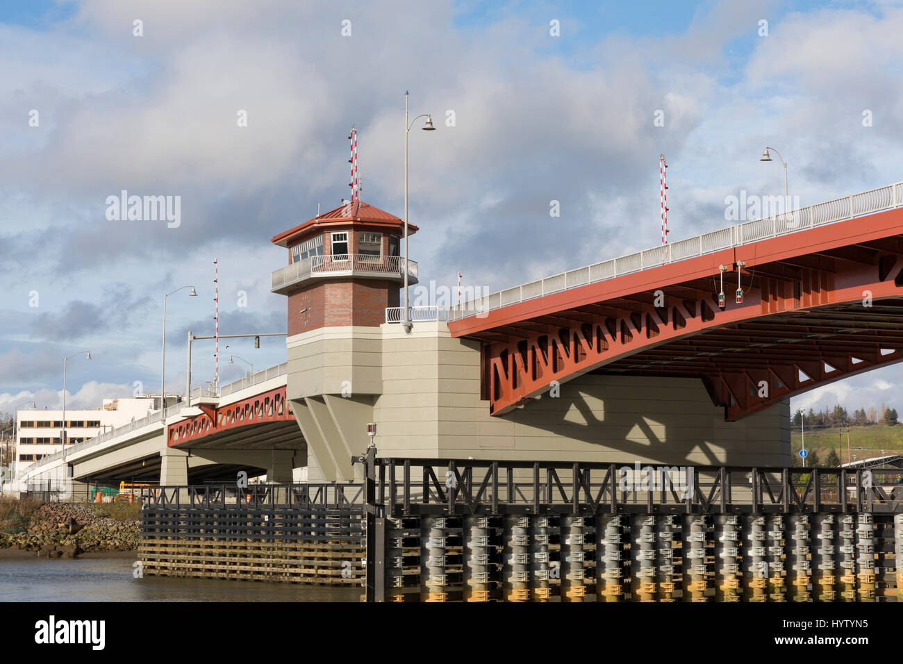 Seattle, Washington: comando braccio e torre di barriera del New South Park Bridge. Il doppio-foglia di ponte mobile si connette a sud del parco business principale d Foto Stock