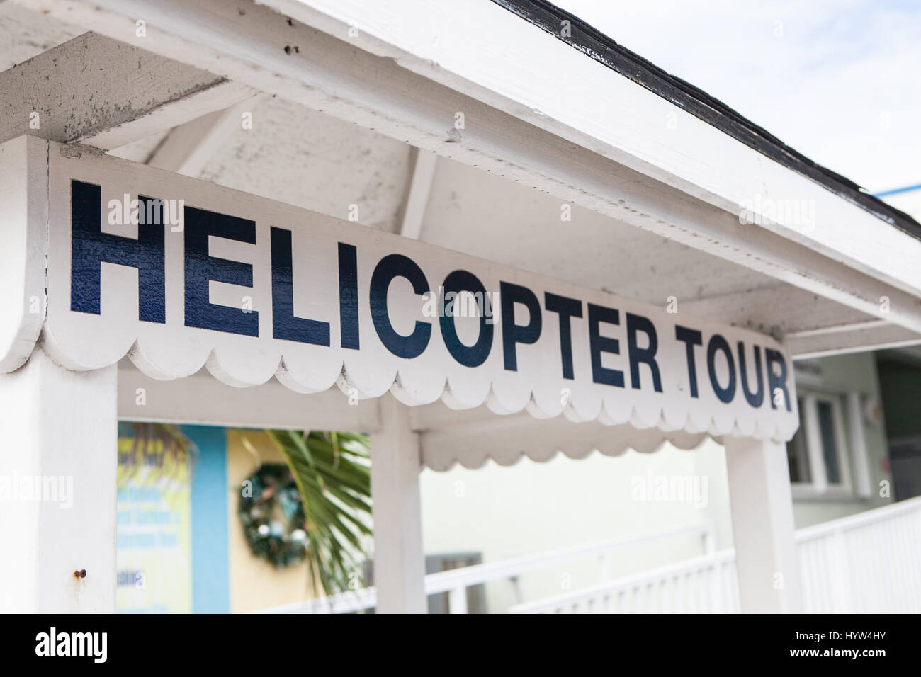 Tour in Elicottero sign in uno stand in Isole Cayman Foto Stock