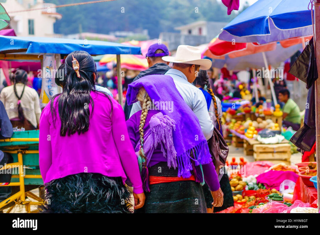 Tzotzil maya donna sul mercato nel villaggio di chamula Foto Stock