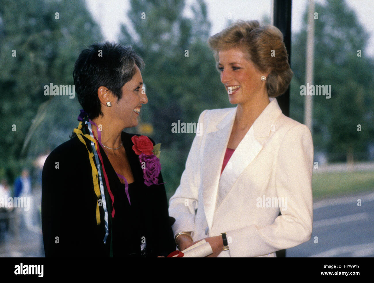 La principessa Diana con il cantante Joan Baez al Prince's Trust in concerto a Birmingham 1989 Foto Stock