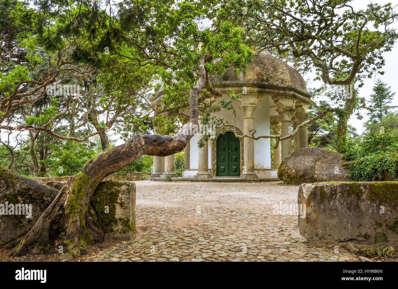 Cappella della pena nei giardini del palazzo, Sintra Portogallo, 30 giugno 2016 Foto Stock