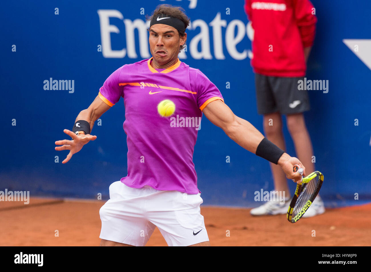 Barcellona, Spagna. Il 26 aprile, 2017. Lo spagnolo giocatore di tennis Rafael Nadal durante un secondo round partita contro Rogerio Dutra Silva a "Barcelona Open Banc Sabadell - 65º Trofeo Conde de Godó'. Credito: David Grau/Alamy Live News. Foto Stock