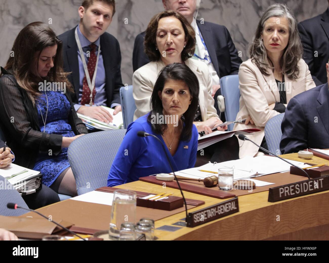 Nazioni Unite, New York, Stati Uniti d'America, 05 Aprile 2017 - Nikki Haley, Stati Uniti rappresentante permanente presso le Nazioni Unite e Presidente del Consiglio di sicurezza per il mese di aprile durante la riunione di consigli in risposta ad un sospetto attacco chimico in Siria oggi presso la sede delle Nazioni Unite a New York. Foto: Luiz Rampelotto/EuropaNewswire | Verwendung weltweit/picture alliance Foto Stock