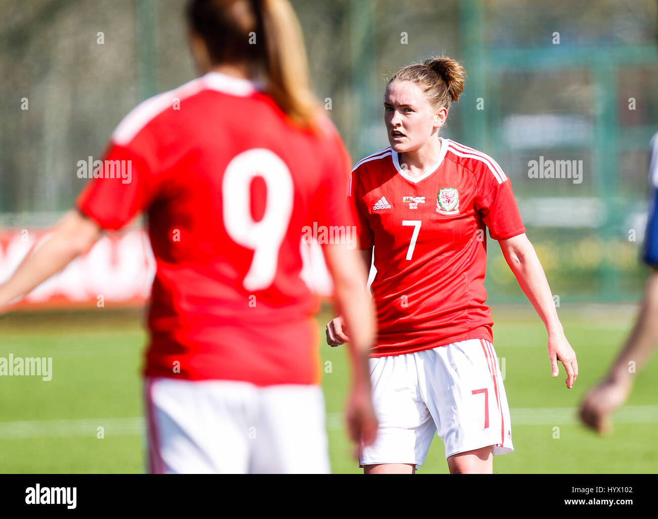 Ystrad Mynach, Wales, Regno Unito, 7 aprile 2017 Rachel Rowe del Galles durante la International Womens amichevole tra il Galles e l'Irlanda del Nord al centro di eccellenza sportiva, Ystrad Mynach, Galles. Credito: Immagini di Glitch/Alamy Live News Foto Stock