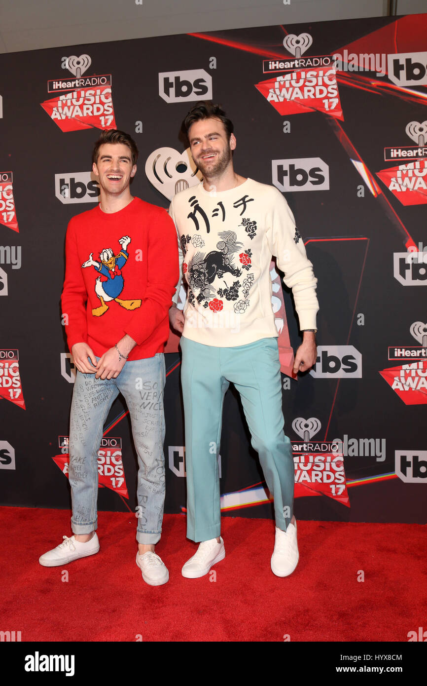 Los Angeles, CA, Stati Uniti d'America. Mar 5, 2017. LOS ANGELES - MAR 5: Il Chainsmokers, Andrew Taggart, Alex Pall al 2017 iHeart Music Awards presso il Forum Il 5 marzo 2017 a Los Angeles, CA Credito: Kathy Hutchins/via filo di ZUMA ZUMA/filo/Alamy Live News Foto Stock