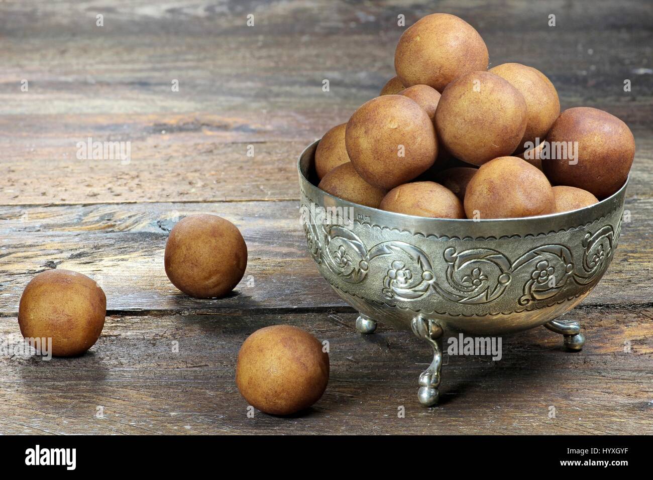 Il marzapane di patate fatte a Lubeck. Lubecca è una città in Germania e ben noto per il suo marzapane esperto artigianato e mestieri. Foto Stock