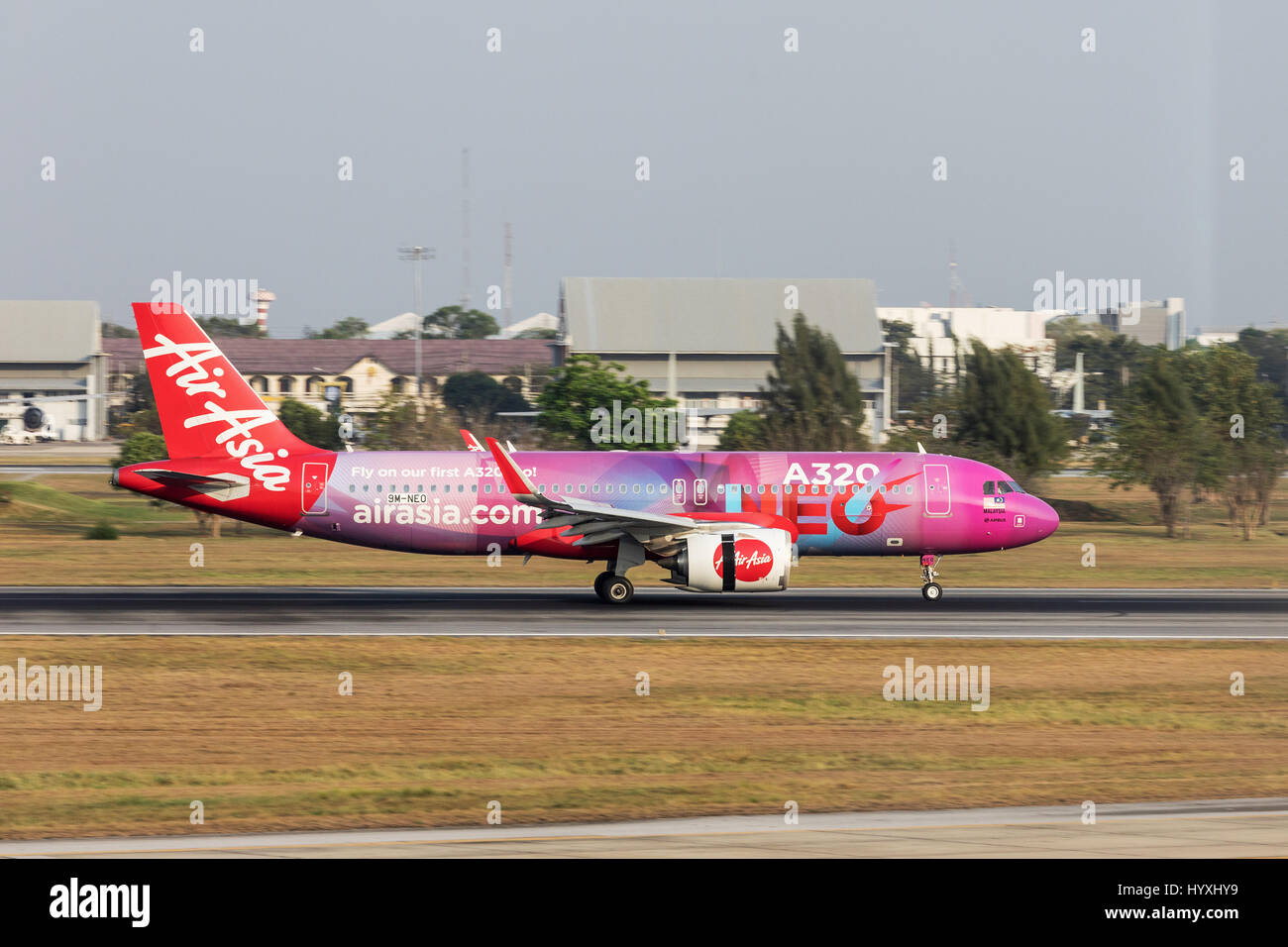 BANGKOK, Tailandia - 7 Marzo 2017: AIR ASIA Airbus A320-251n aereo dall'atterraggio all'aeroporto di Bangkok. Foto Stock